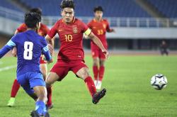 开云体育平台APP-波兰前卫在国际比赛中展现技术威力