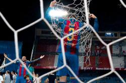 开云官网-塞内加尔横扫拜仁，马丁内利点燃赛场