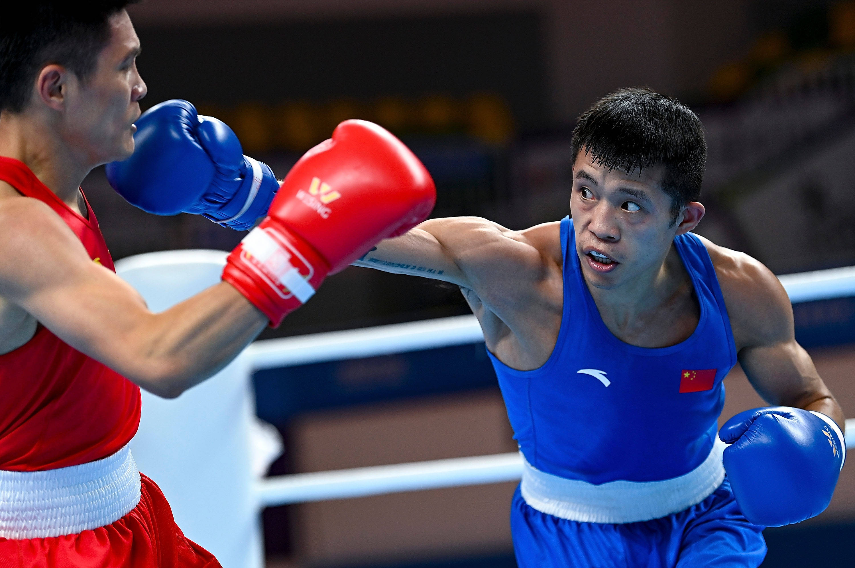 阿尔及利亚选手登上拳击男子75公斤级半决赛颁奖台 阿尔及利亚选手登上拳击男子75公斤级半决赛颁奖台