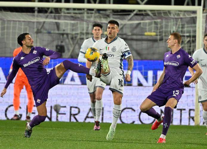 国米后卫连场发挥出色，球队稳固防线