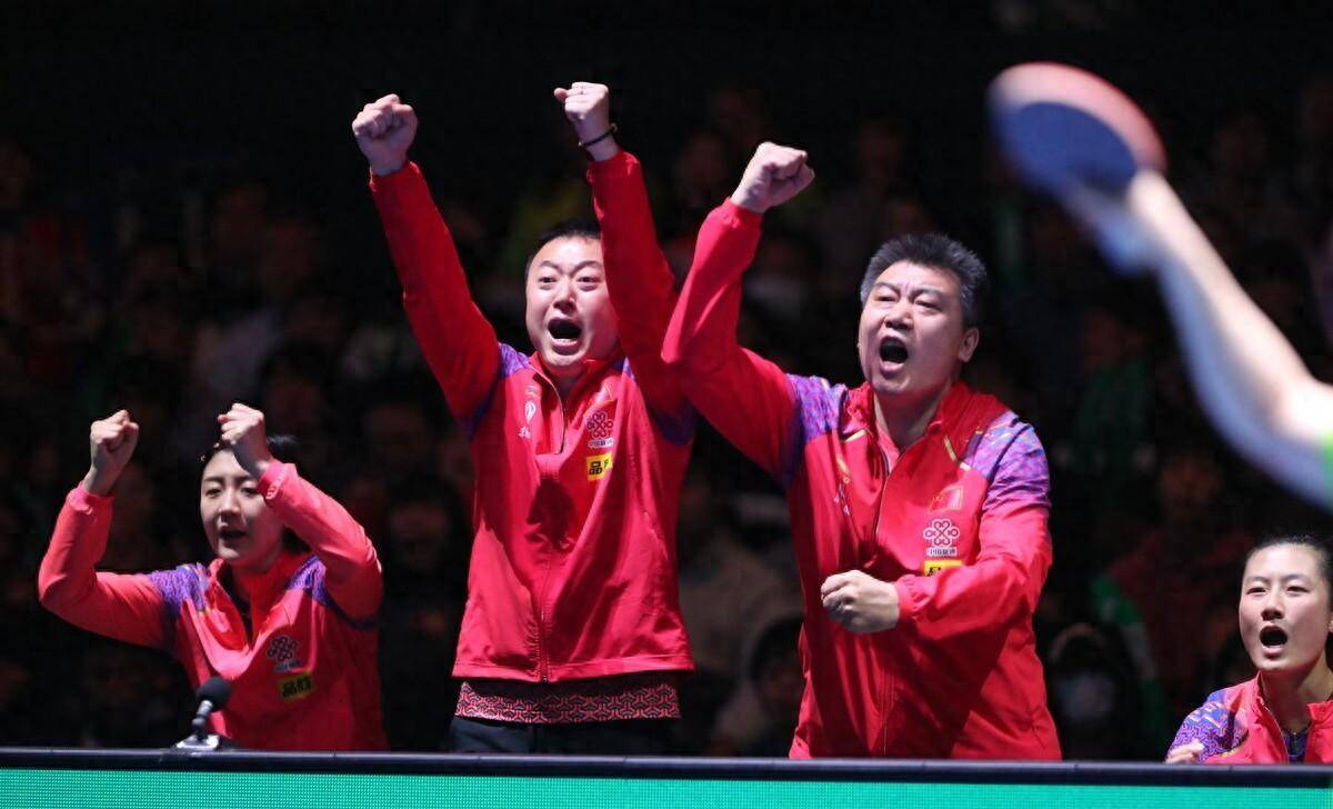 激烈战役!球队依靠团队精神赢得胜利 激烈战役!球队依靠团队精神赢得胜利