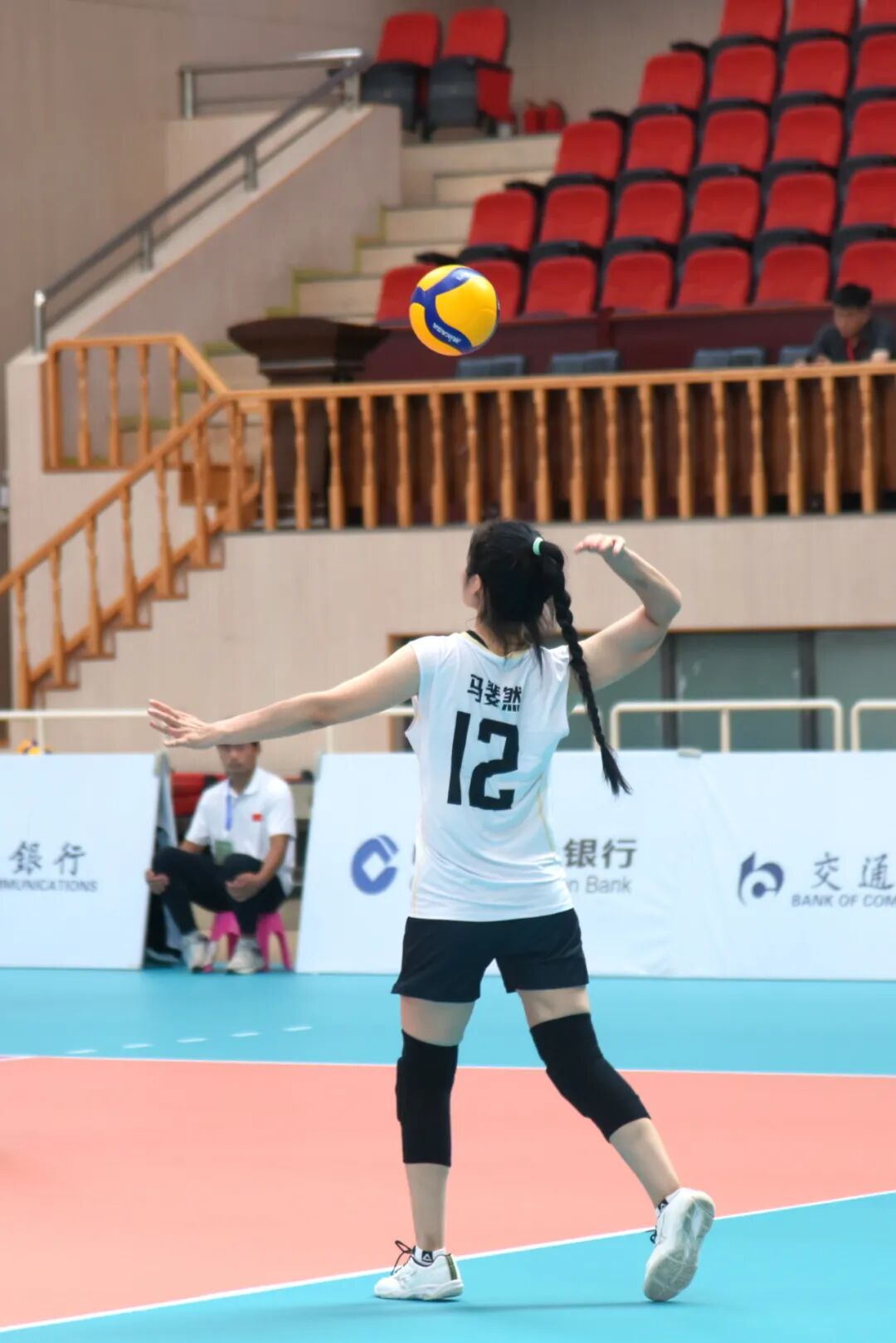 精彩的体育比赛，现场人气高涨