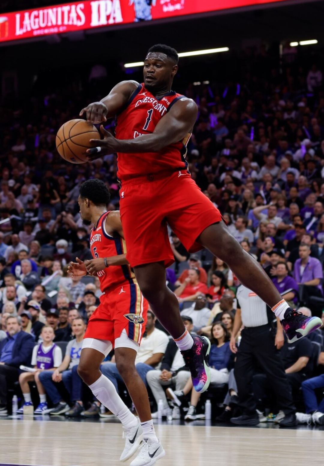 中国男篮轻取尼克斯,麦科勒姆统治全场的简单介绍 中国男篮轻取尼克斯,麦科勒姆统治全场的简单介绍