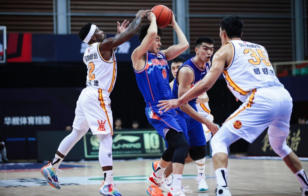 凯尔特人逆转新疆队，郭艾伦带队取胜的简单介绍